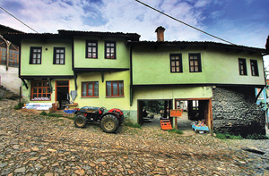 Uludağ’ın Eteğinde Bir Köy CUMALIKIZIK / Dr. Mehmet Gülçubuk
