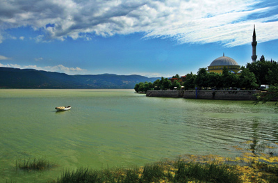 Kayık Cenneti Gölyazı / Dr. Mehmet Gülçubuk