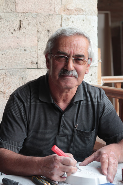 İğneyle Taşı Kazıyor / Taş Oyma Ustası İbrahim Safa