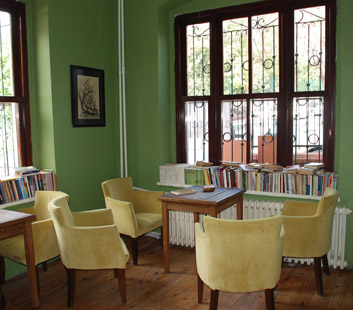 Kitaplı Kahve / Ahmet Demirel