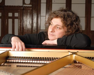 Hayatı ve Kainatı Müzikle Anlatmaya Çalışıyorum / Besteci ve Piyanist Tuluyhan Uğurlu