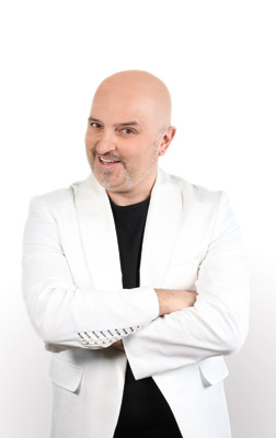 İyi Mizah Zorlamaya Gelmez / Yavuz Seçkin