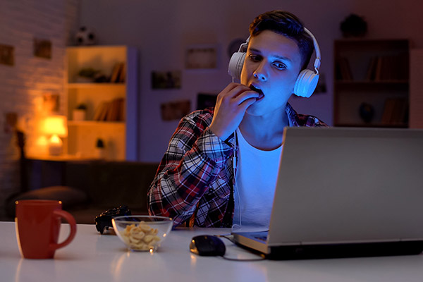 Bir Bilgi Çağı Rahatsızlığı “Dijital Obezite” / Doç. Dr. Erol Koçoğlu