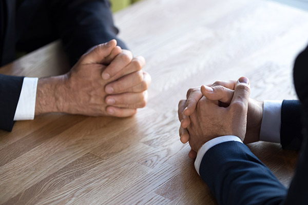 Sözsüz Sızıntılar: Bedeniniz Yalan Söyleyemez / Dr. Emrah Akçay